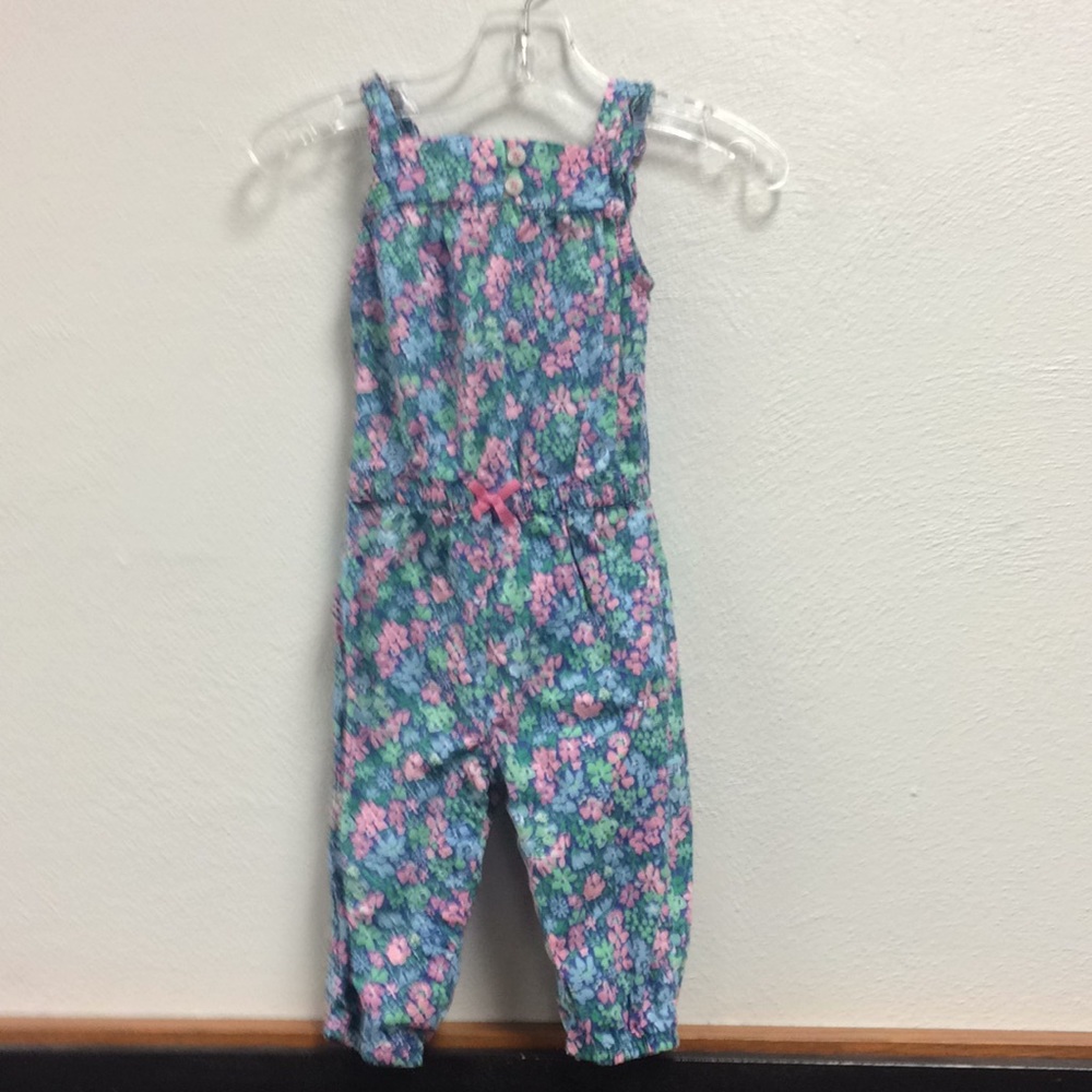 One piece girls outfit size 6 to 9 months
